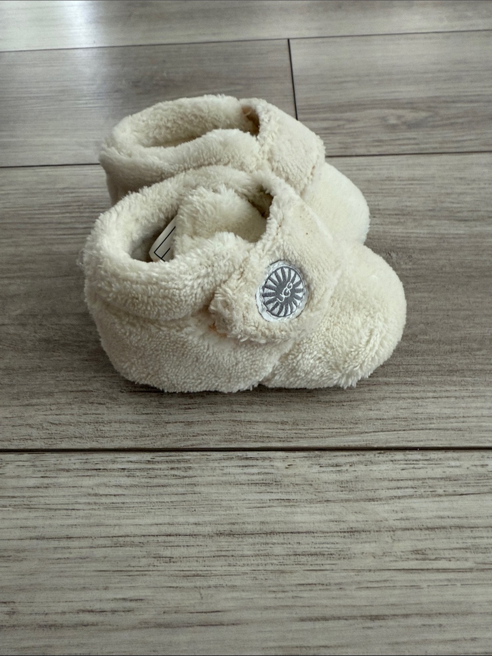 UGG Infant Bixbee booties Vanilla Cream size 0/1 baby booties with Velcro